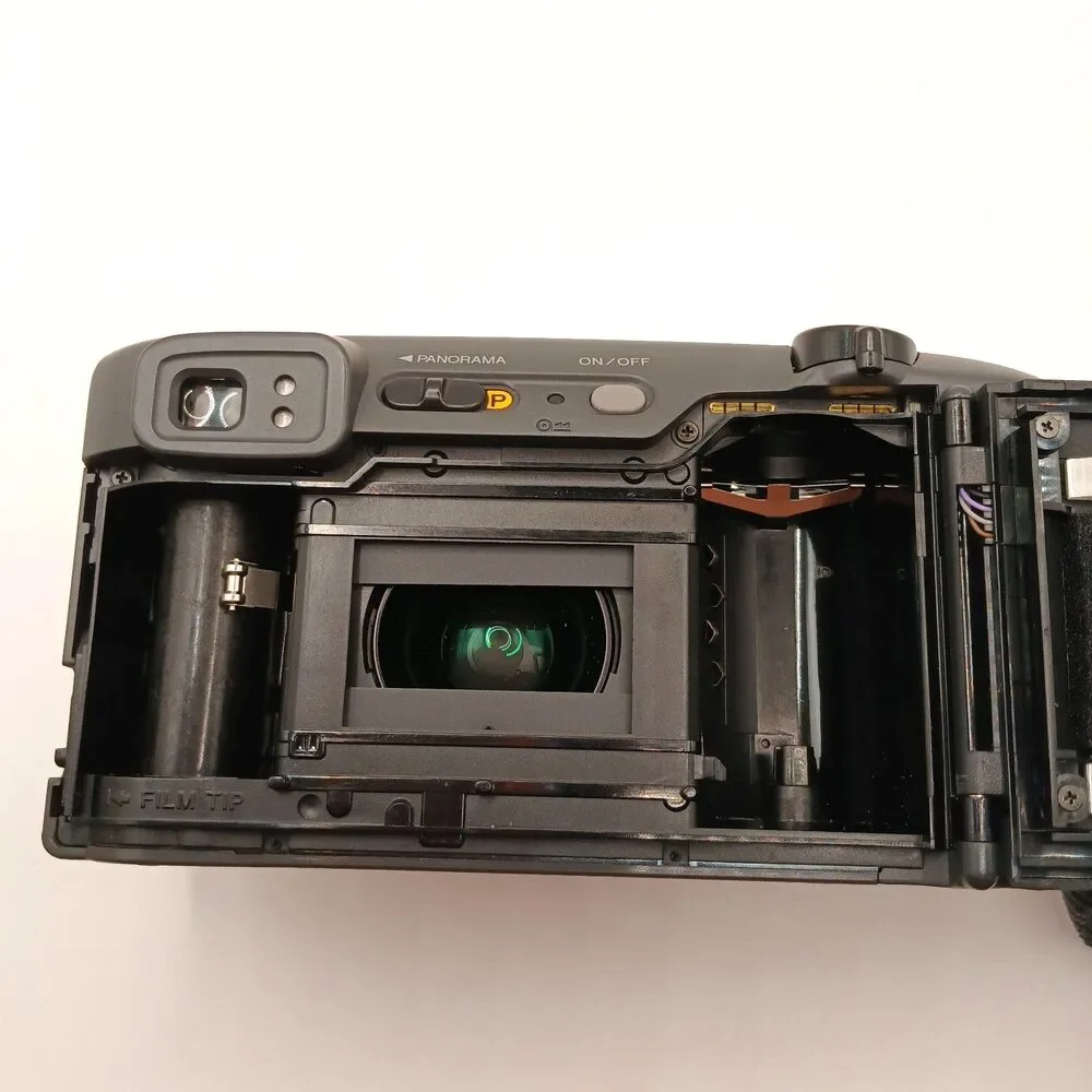 Minolta Freedom Zoom Camera 140EX with Padded Case 